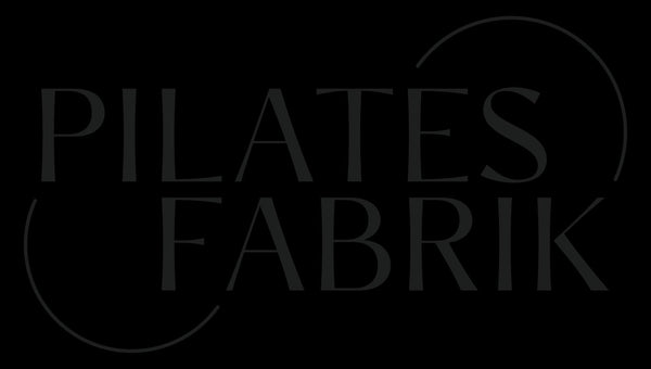Logo des Pilatesstudios Pilatesabrik, einem Vertriebspartner, der Cosmic Bites Energy Balls in seinem Sportstudio verkauft.